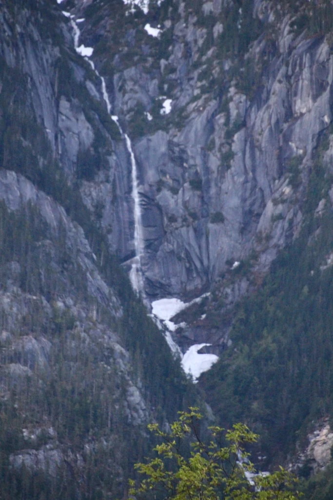 Cascade vue de la route