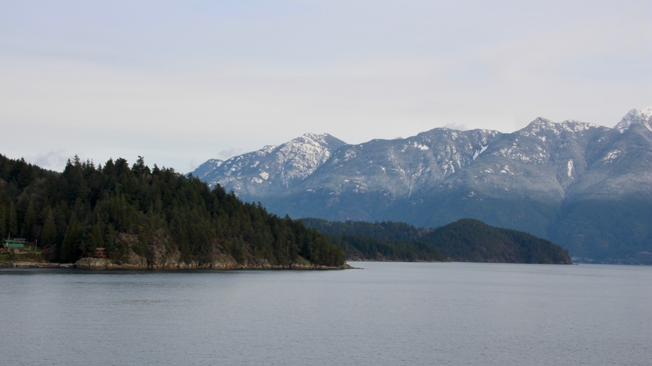 Vue des montagnes depuis le ferry.