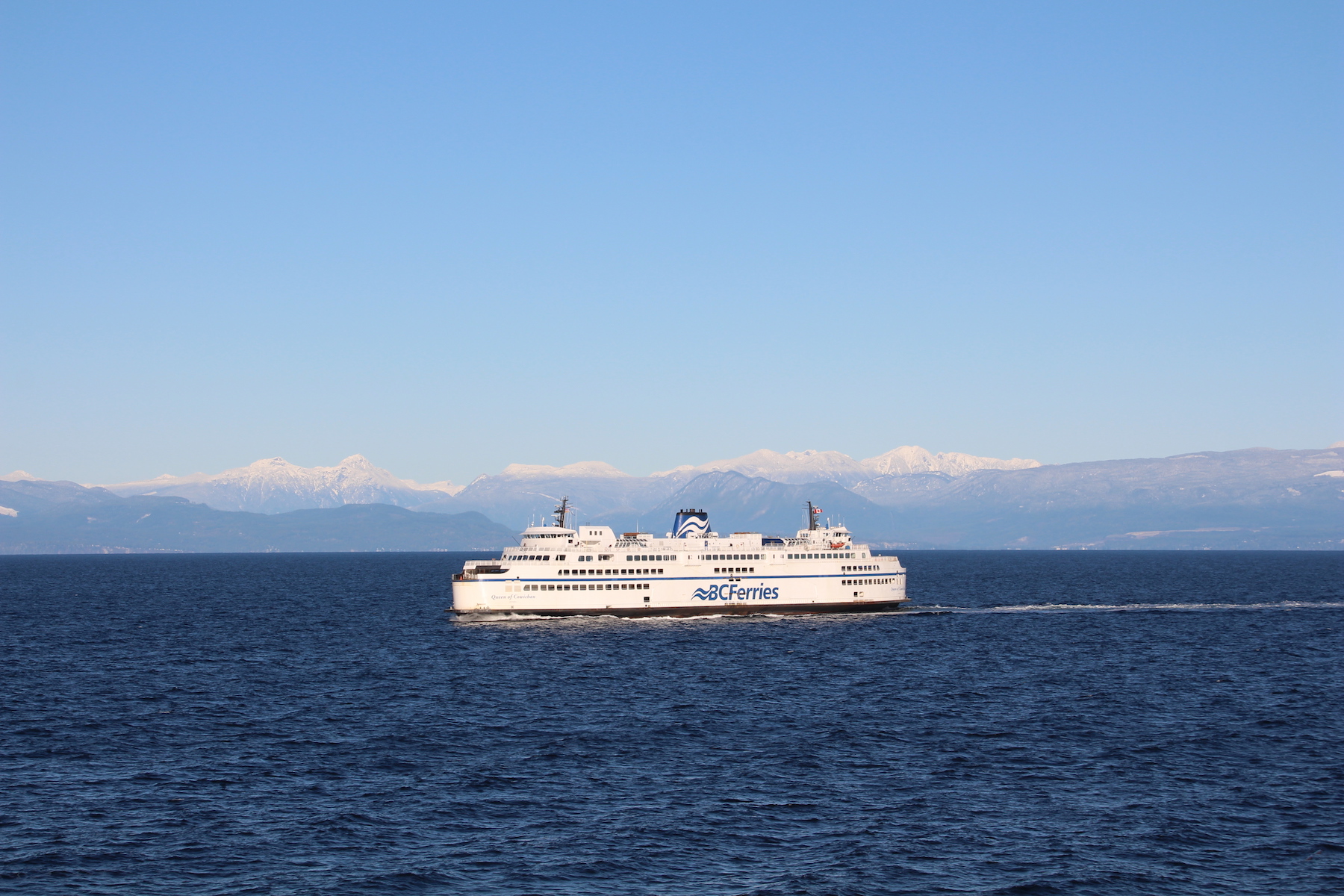 Ferry en approche en sens inverse.